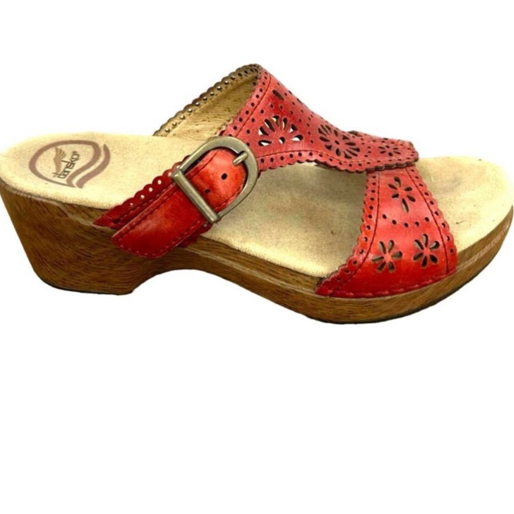 Dansko sandals Red color.  Sz 7m.